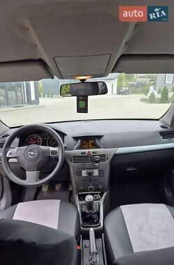 Универсал Opel Astra 2005 в 