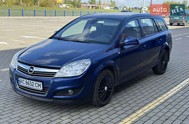 Универсал Opel Astra 2010 в Нововолынске