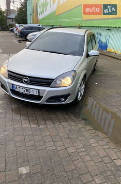 Універсал Opel Astra 2005 в Івано-Франківську