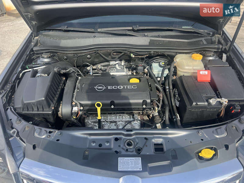 Універсал Opel Astra 2010 в Запоріжжі