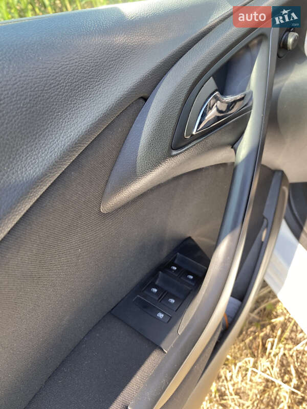 Універсал Opel Astra 2015 в Черкасах