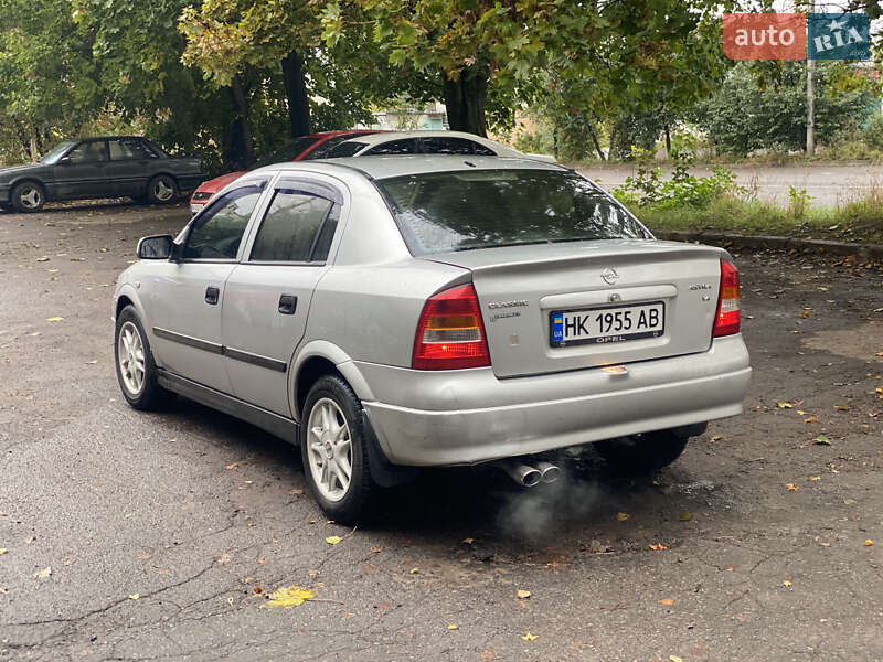 Седан Opel Astra 2005 в Ровно