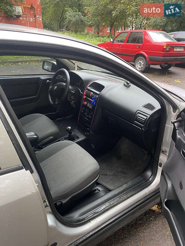 Седан Opel Astra 2005 в Ровно