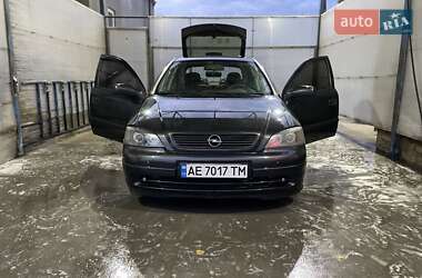 Хэтчбек Opel Astra 2000 в Соленом