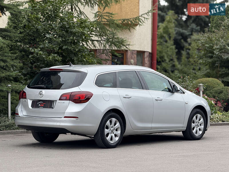 Универсал Opel Astra 2014 в Тернополе