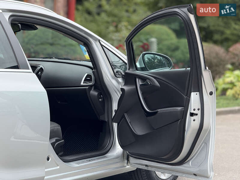 Универсал Opel Astra 2014 в Тернополе