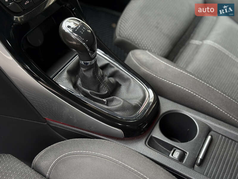 Универсал Opel Astra 2014 в Тернополе