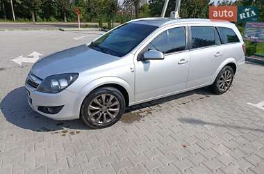 Универсал Opel Astra 2010 в Хырове