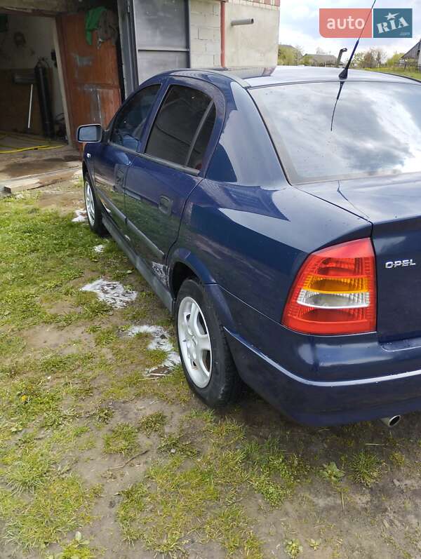 Седан Opel Astra 2002 в Звягеле