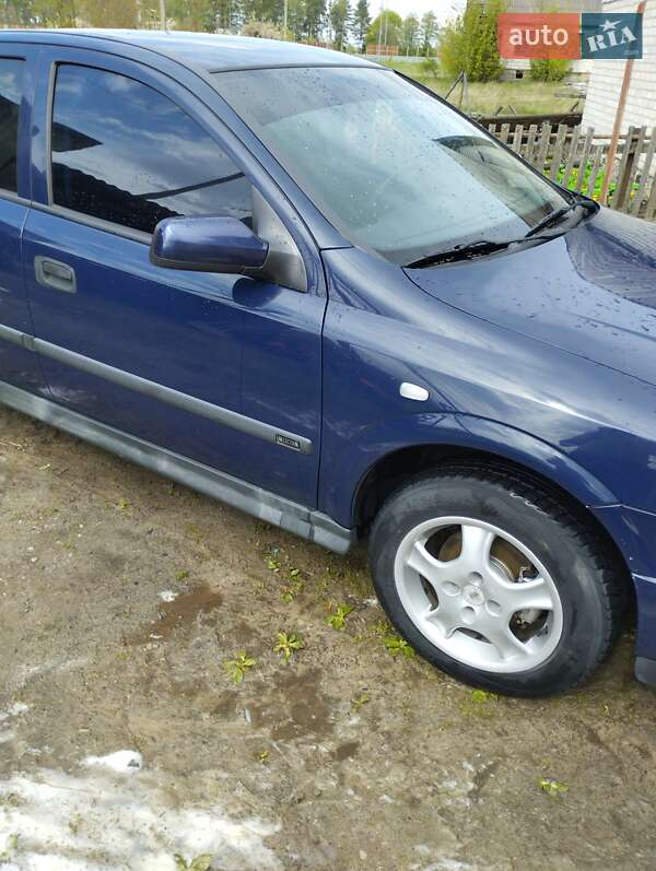 Седан Opel Astra 2002 в Звягеле