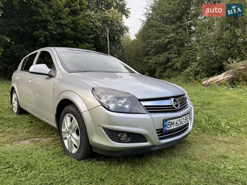 Хэтчбек Opel Astra 2011 в 