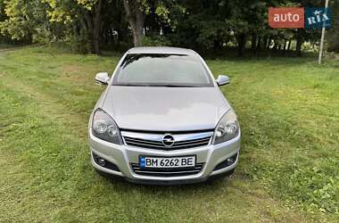 Хэтчбек Opel Astra 2011 в 