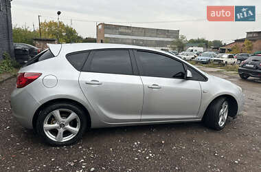 Хэтчбек Opel Astra 2010 в 