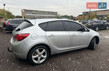 Хэтчбек Opel Astra 2010 в 