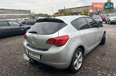 Хэтчбек Opel Astra 2010 в 