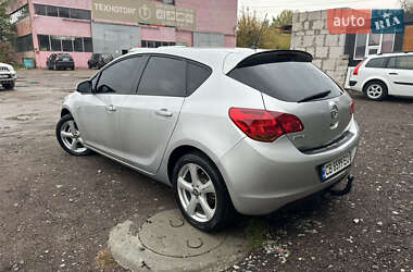 Хэтчбек Opel Astra 2010 в 