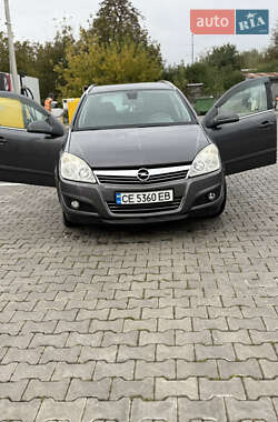 Універсал Opel Astra 2010 в Чернівцях