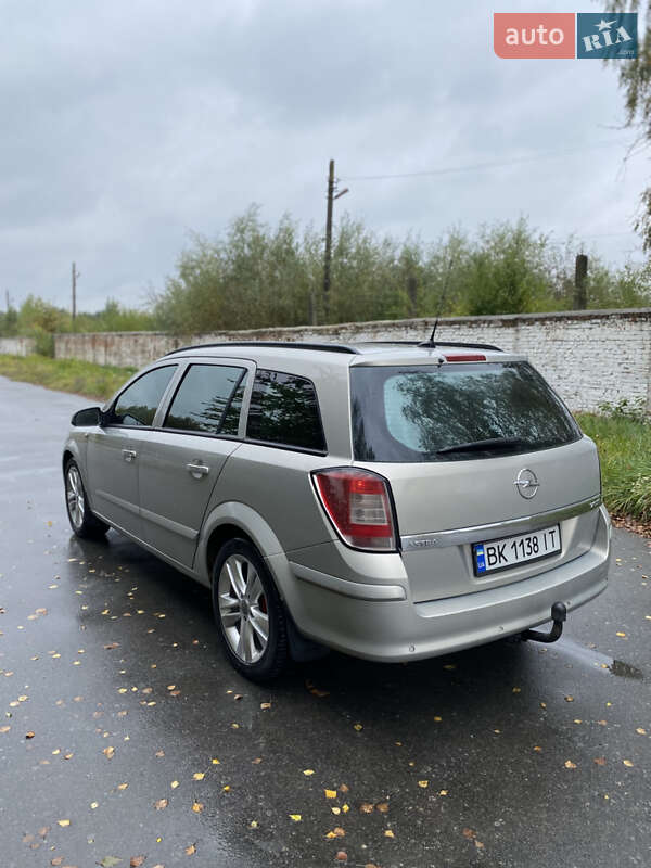 Универсал Opel Astra 2008 в Звягеле