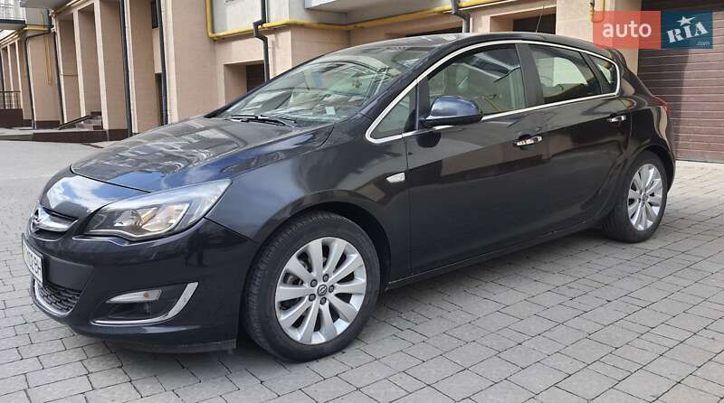 Хэтчбек Opel Astra 2012 в 