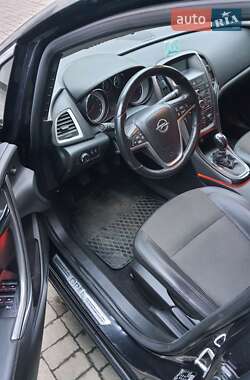 Хэтчбек Opel Astra 2012 в 