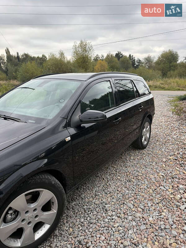 Универсал Opel Astra 2008 в Трускавце