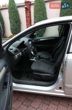 Хэтчбек Opel Astra 2008 в 