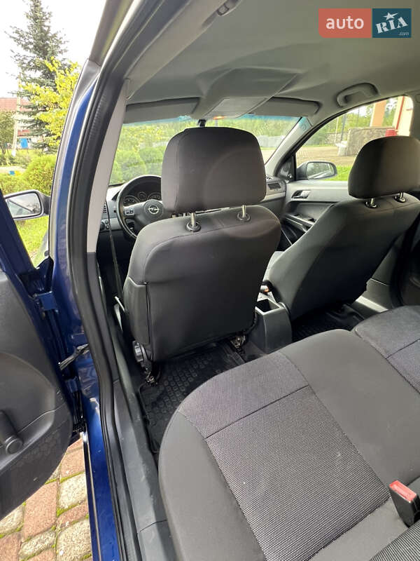 Универсал Opel Astra 2006 в Городенке