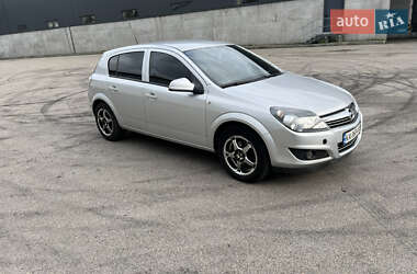 Хэтчбек Opel Astra 2013 в 