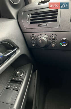 Хэтчбек Opel Astra 2013 в 