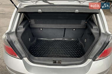 Хэтчбек Opel Astra 2013 в 