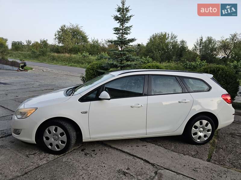 Универсал Opel Astra 2012 в Новом Роздоле