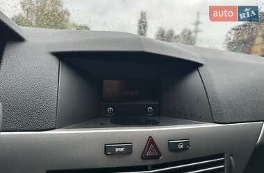 Хэтчбек Opel Astra 2006 в 