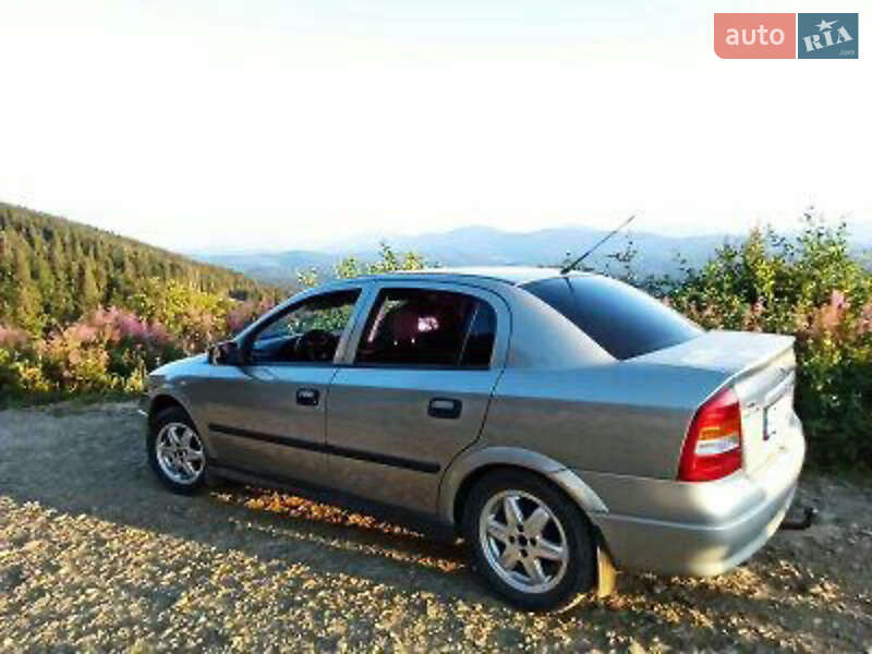 Седан Opel Astra 2008 в Долине