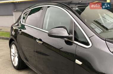 Хэтчбек Opel Astra 2014 в 