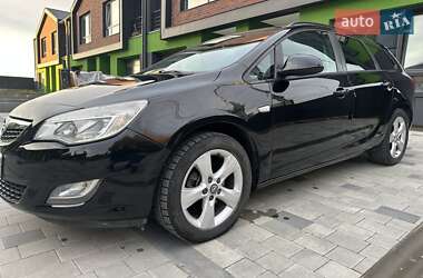 Універсал Opel Astra 2011 в Тернополі