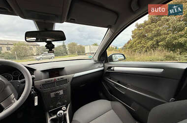 Универсал Opel Astra 2005 в 