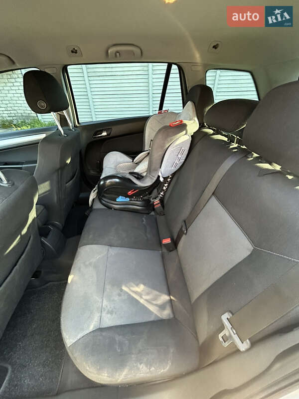 Универсал Opel Astra 2005 в Днепре