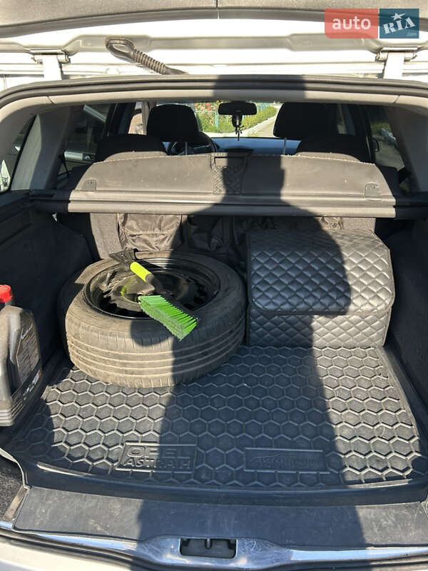 Универсал Opel Astra 2005 в Днепре