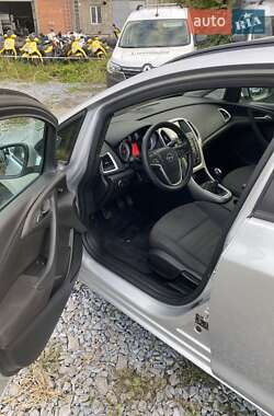 Универсал Opel Astra 2013 в 