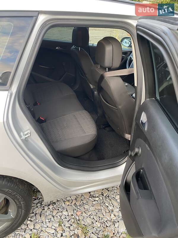 Универсал Opel Astra 2013 в Львове
