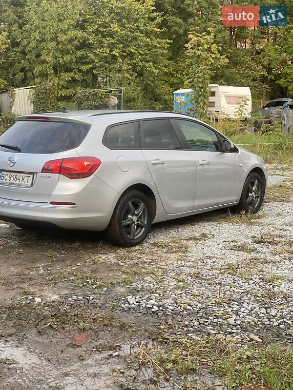 Универсал Opel Astra 2013 в Львове