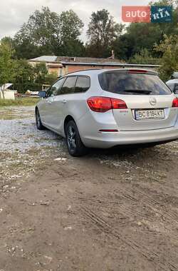 Универсал Opel Astra 2013 в 