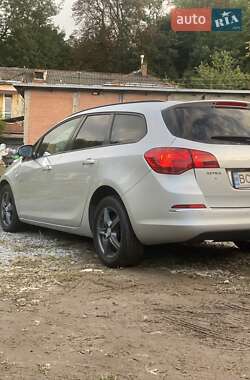 Универсал Opel Astra 2013 в 