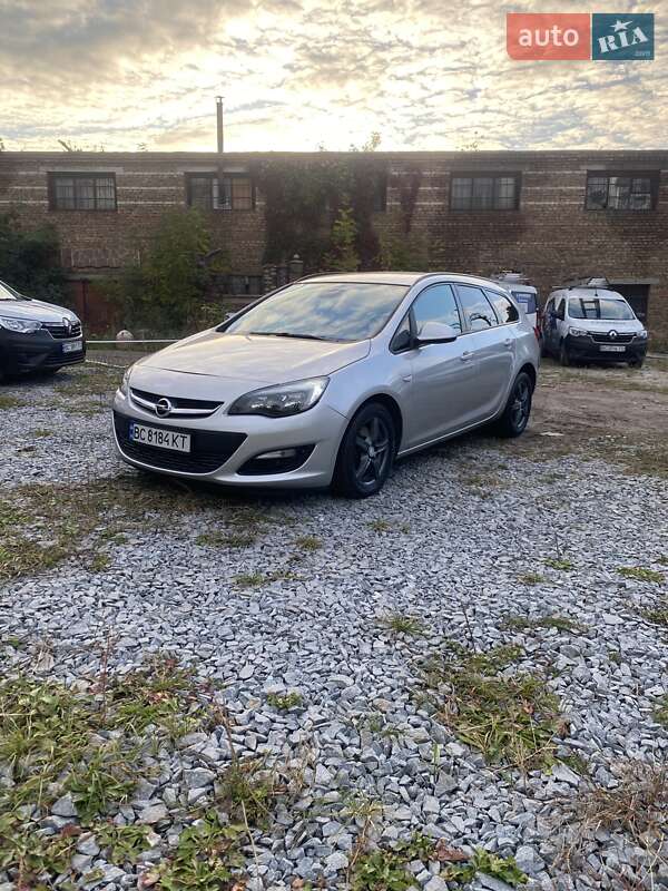 Универсал Opel Astra 2013 в Львове