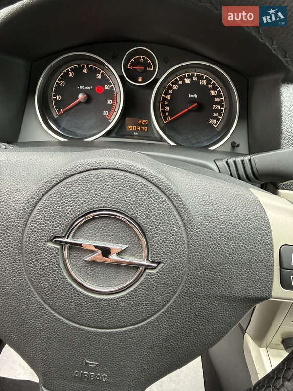 Універсал Opel Astra 2009 в Луцьку