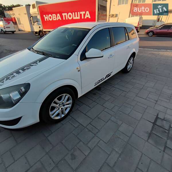 Универсал Opel Astra 2010 в Черкассах