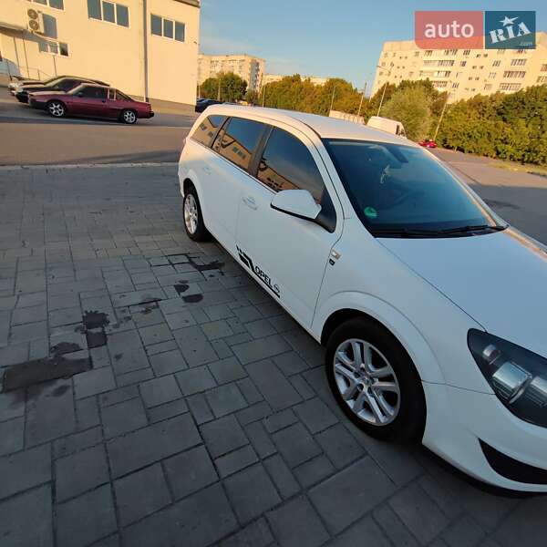 Универсал Opel Astra 2010 в Черкассах