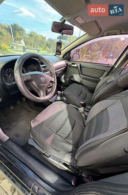 Седан Opel Astra 2006 в 