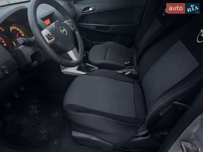 Хэтчбек Opel Astra 2007 в Львове