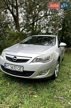 Універсал Opel Astra 2011 в Калуші